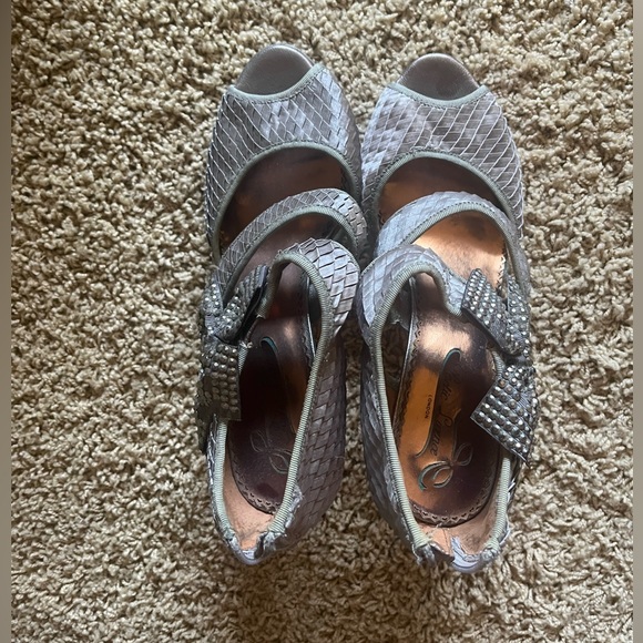 Silver heels with rhinestone bow - Picture 4 of 7